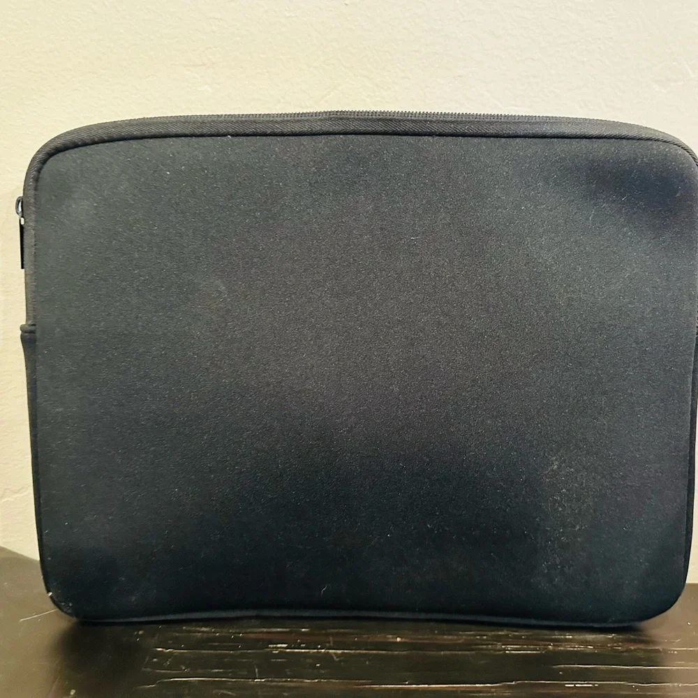 Leiohu designs puakenikeni laptop sleeve